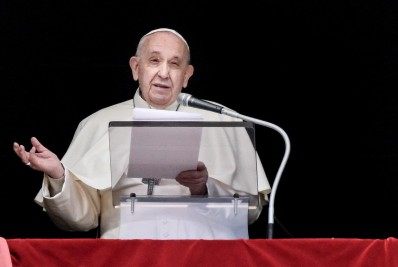 Papa tomou café e já começou a caminhar após cirurgia do cólon