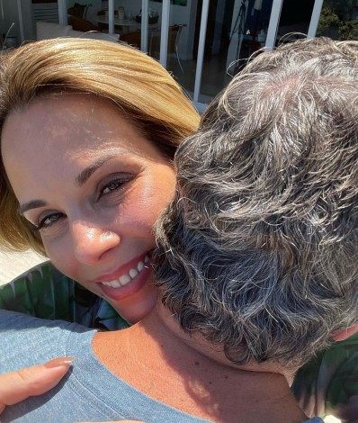 Ana Furtado recebe abraço de Boninho - Reprodução