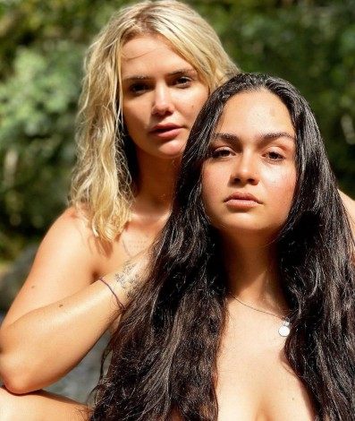 Marcela McGowan e Luiza - Reprodução