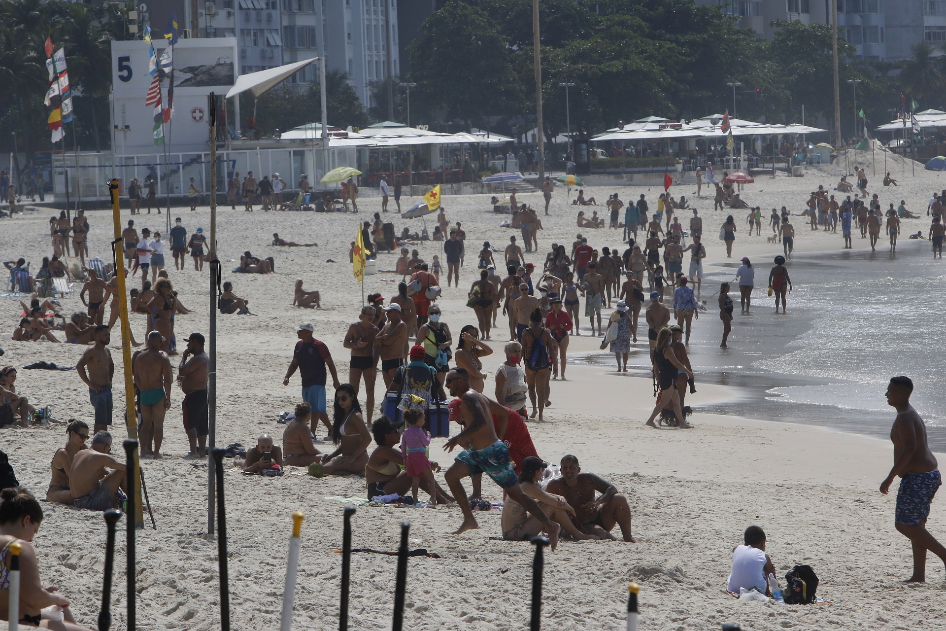 Praia de Copacabana, na Zona sul do Rio, bastante movimentada - Reginaldo Pimenta / Agencia O Dia