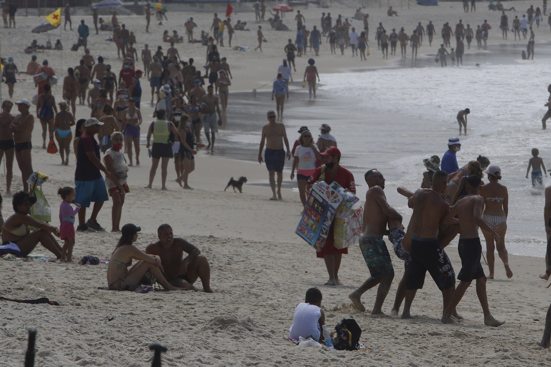 Movimentação na Praia de Copacabana nesta manhã de domingo - Reginaldo Pimenta / Agencia O Dia