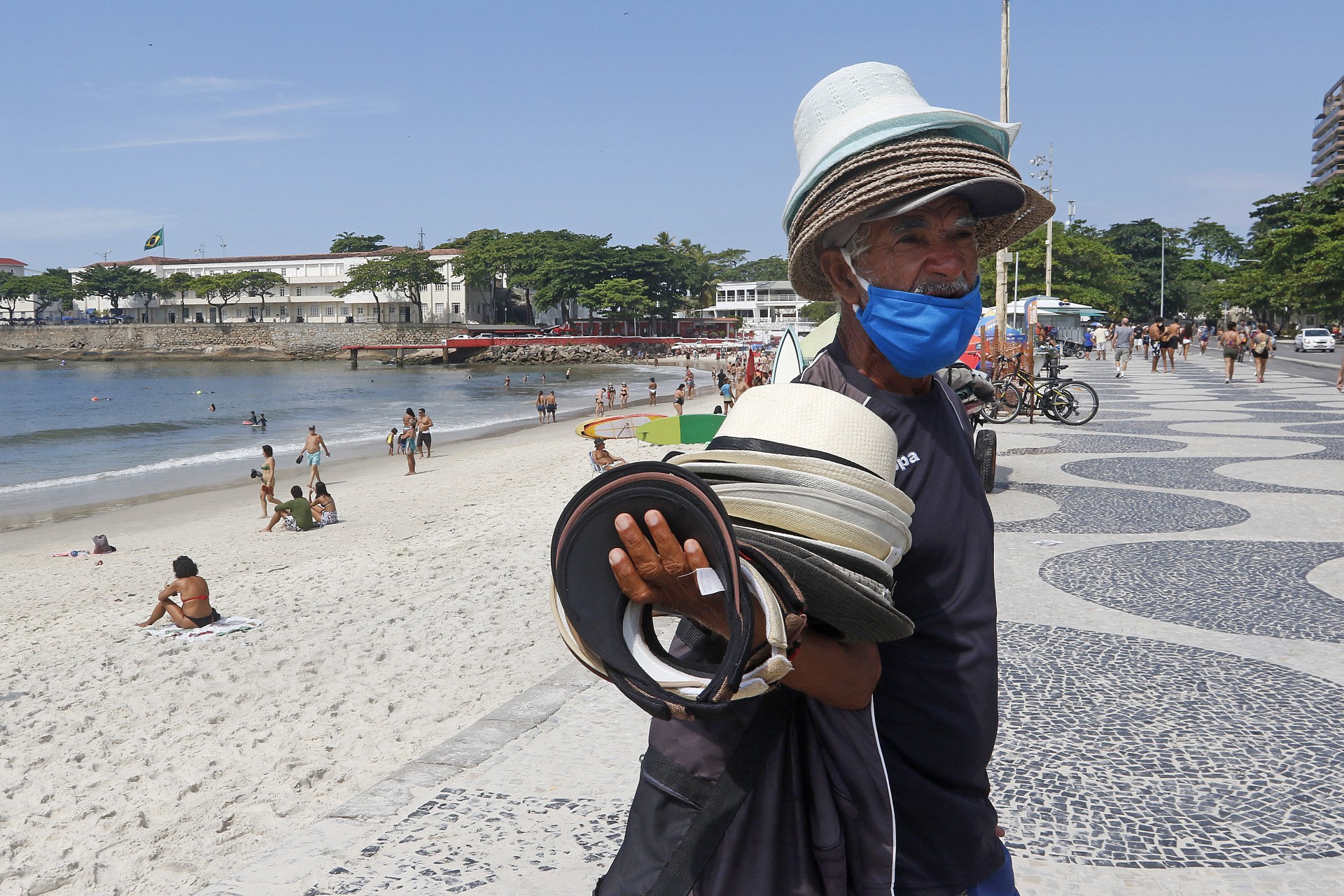 Amaro José de Lira, ambulante na Praia de Copacabana, Zona Sul do Rio - Reginaldo Pimenta / Agencia O Dia