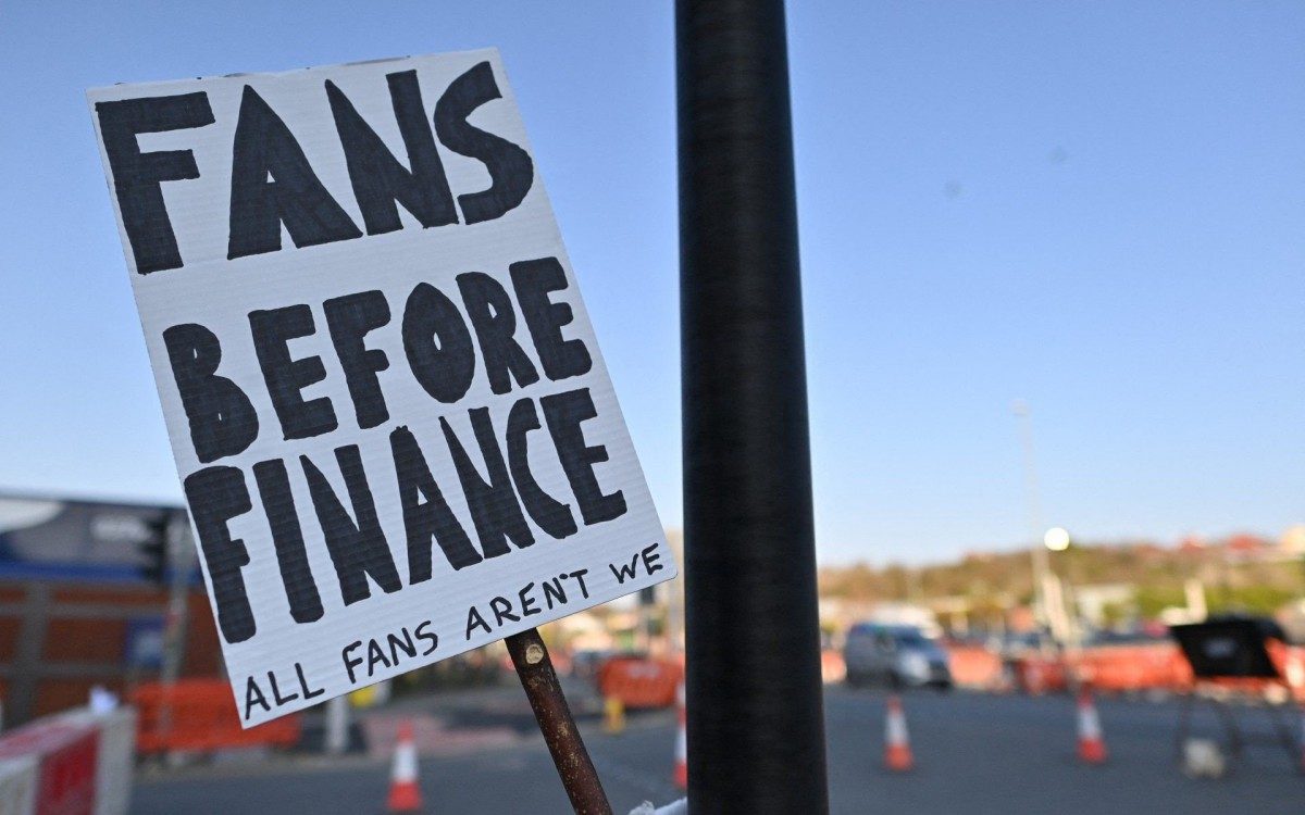 A repercuss&atilde;o da cria&ccedil;&atilde;o da Superliga de clubes gerou cr&iacute;ticas e protestos por toda a Europa ao longo do dia