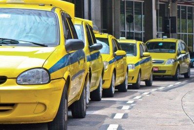 SMTR irá cancelar resolução que suspenderia a transferência de permissões dos taxistas a terceiros