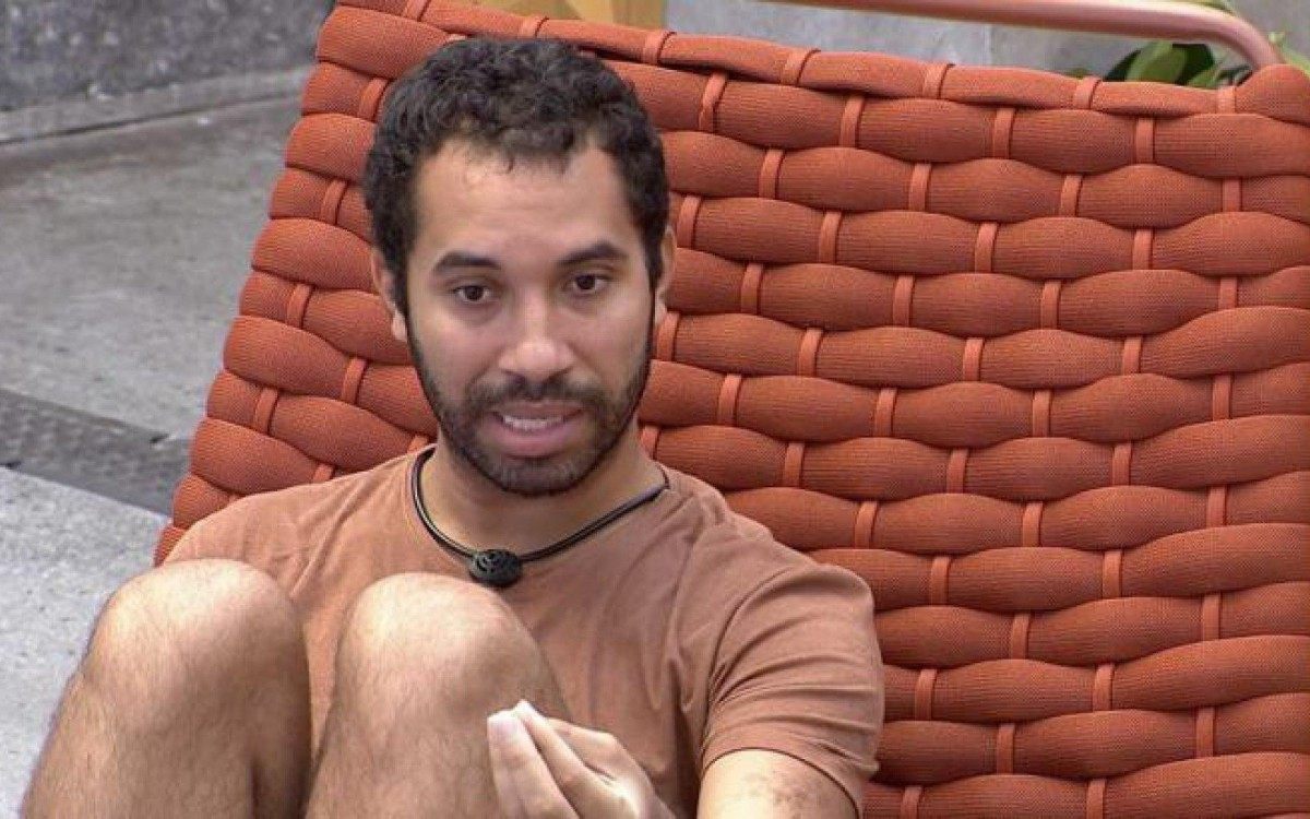 Na reta final do "BBB21", Gil quer movimentar a casa e indicar Viih Tube para o paredão