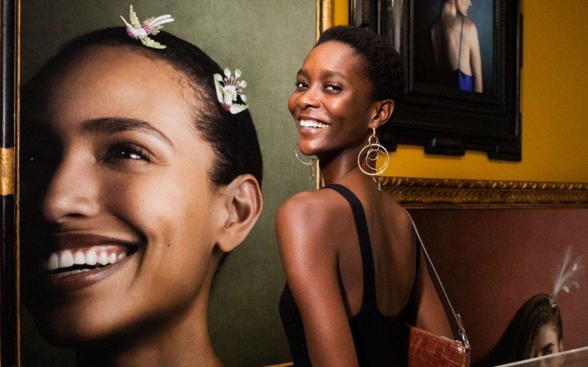 Ela desfila para estilistas como Alexandre Herchovitch, Vitorino Campos e Ronaldo Fraga, al&eacute;m de marcas como Animale, Farm e Osklen, e &eacute; o rosto da Maybelline no Brasil