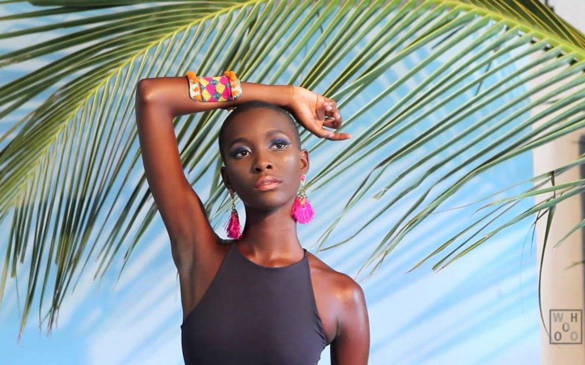 Ex-garota-propaganda da Givenchy e Fenty, a mo&ccedil;a cresceu no bairro Porto Novo, em uma realidade bem distante das marcas de luxo