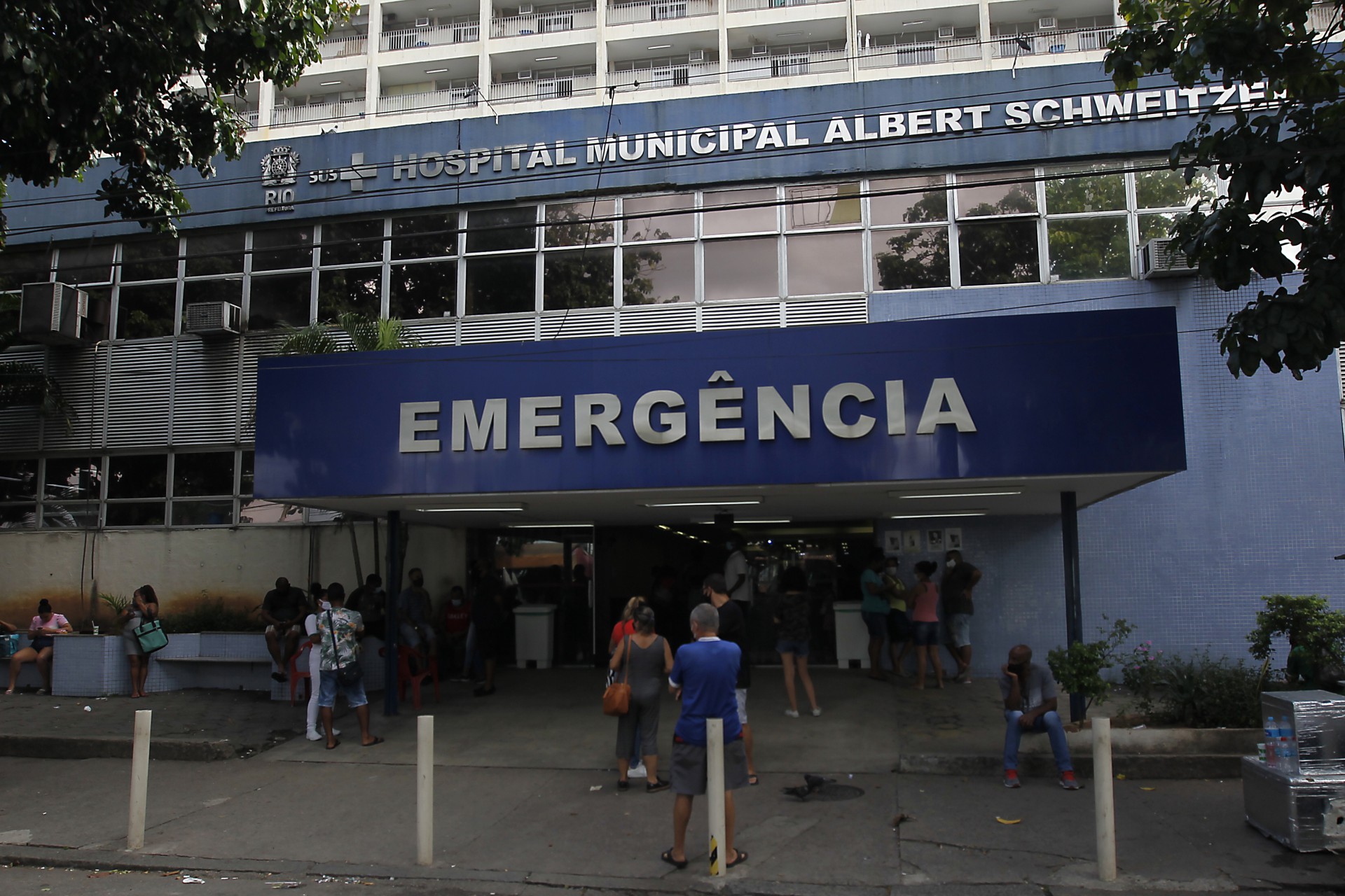 Suspeito morre ap&oacute;s troca de tiros com policiais militares na comunidade do Batan