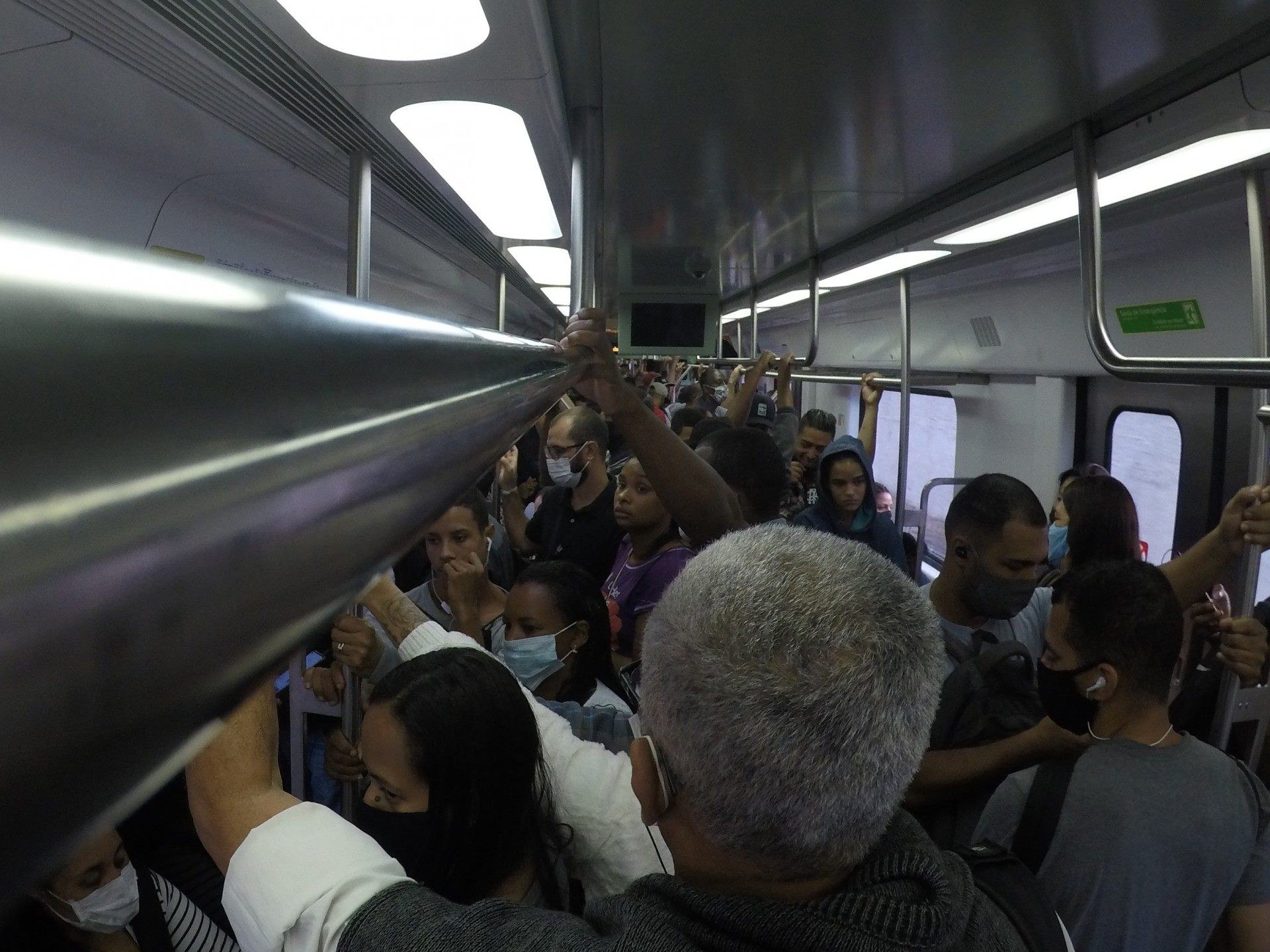 O trem dos sonhos: em meio ao impasse na SuperVia, passageiros