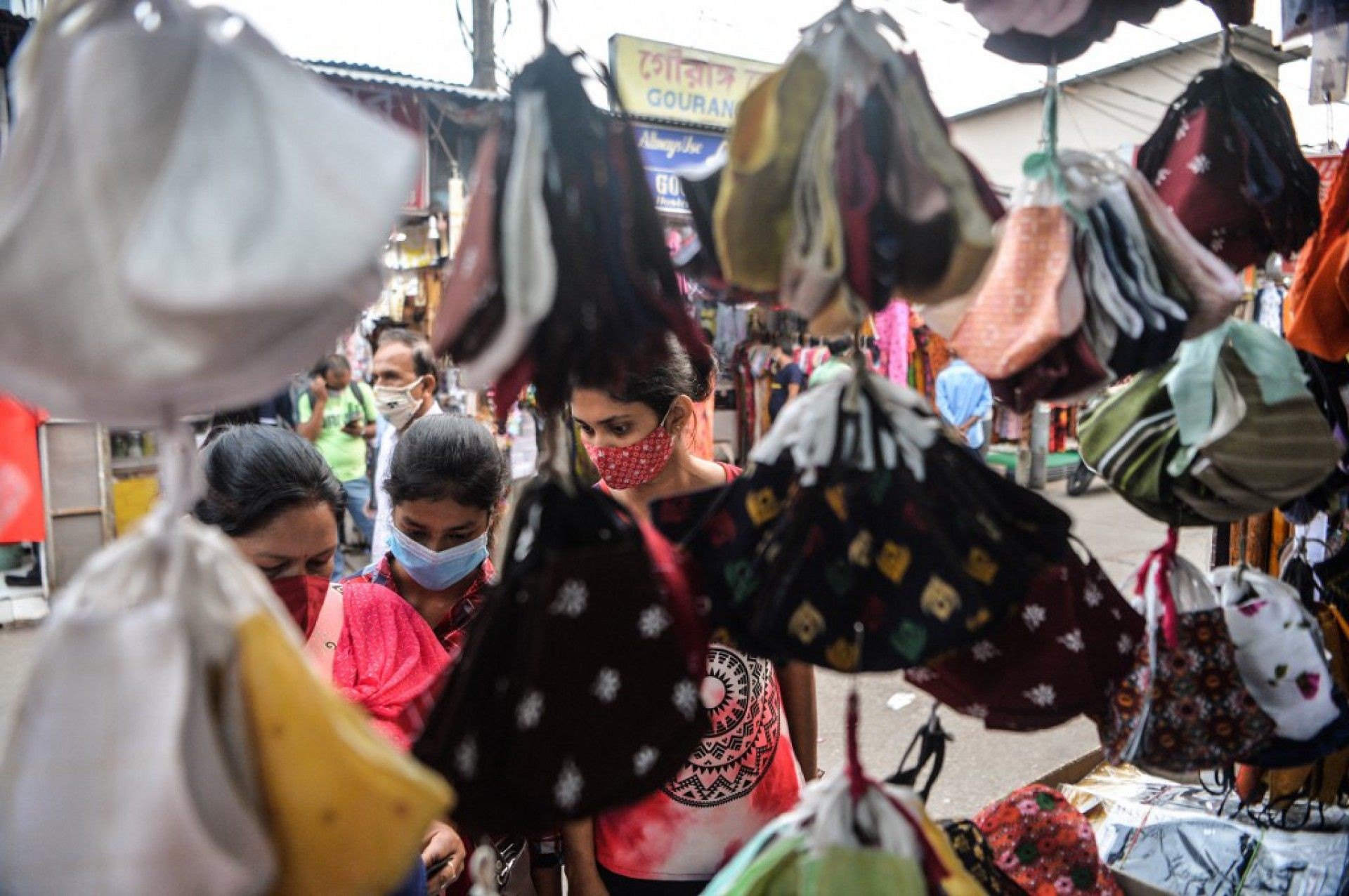Índia tem novo recorde de mortes e casos de covid-19 em 24 horas