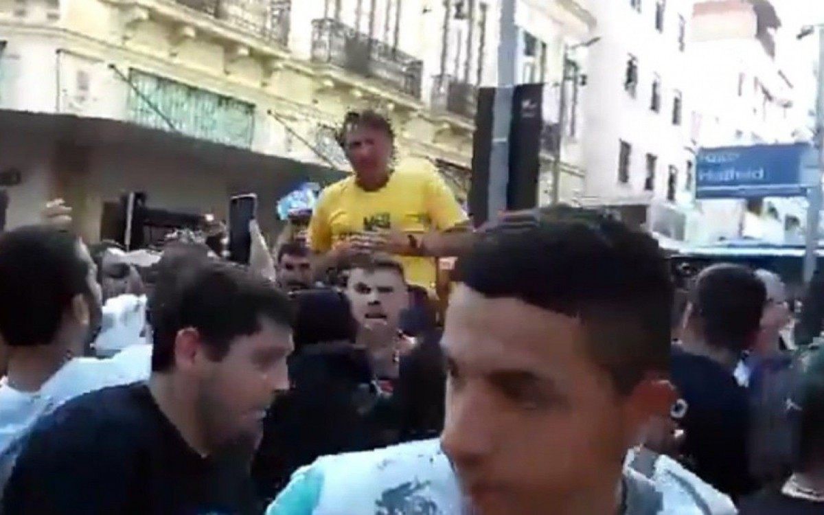 Jair Bolsonaro sofreu atentado em junho de 2018 durante a campanha eleitoral que o elegeria
