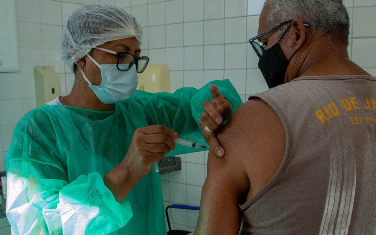 Neste s&aacute;bado (24), a Prefeitura do Rio de Janeiro concluiu a vacina&ccedil;&atilde;o de idosos