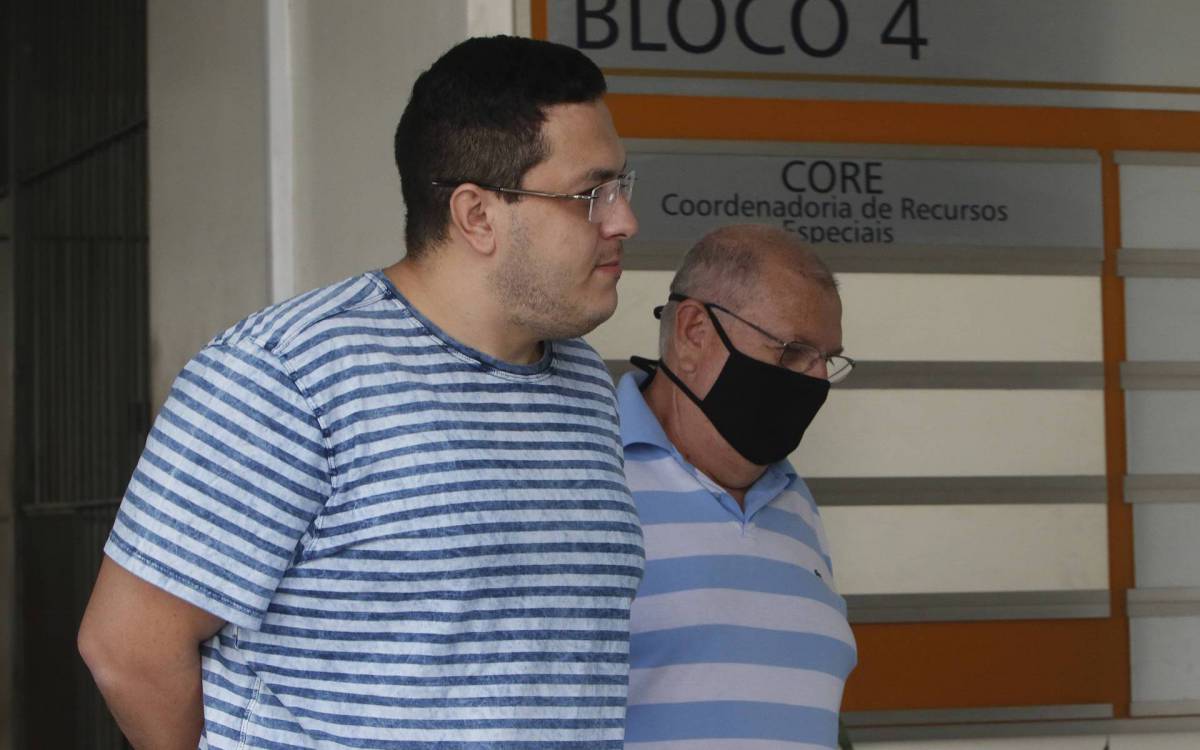 Ap&oacute;s ser preso em Niter&oacute;i, Jo&atilde;o Felipe Barbieri foi levado &agrave; CIDPOL, no Jacare, na Zona Norte do Rio