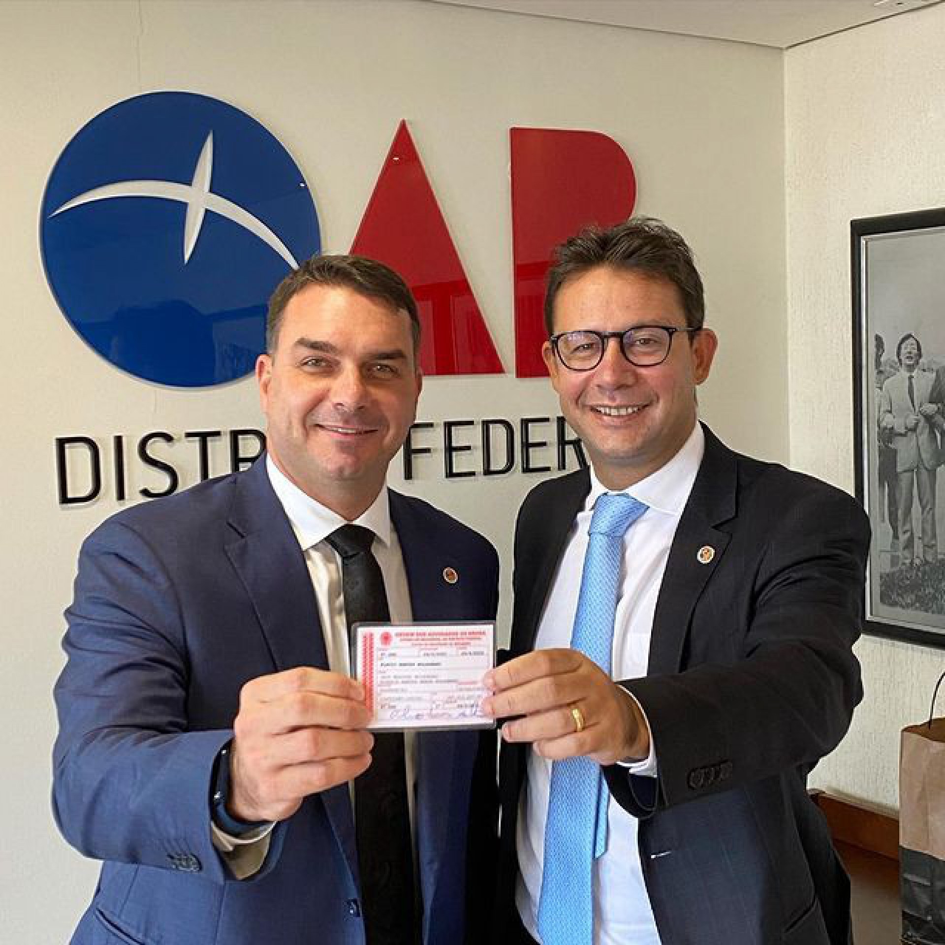 Flavio Bolsonaro vai atuar como advogado em Bras&iacute;lia