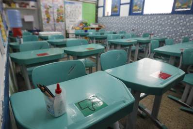 Profissionais da educação denunciam casos e mortes de covid-19 na rede de ensino do Rio