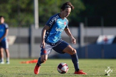 Empresário afirma que jogador do Vasco não foi prestigiado por ex-técnicos: 'Tem muito futuro'