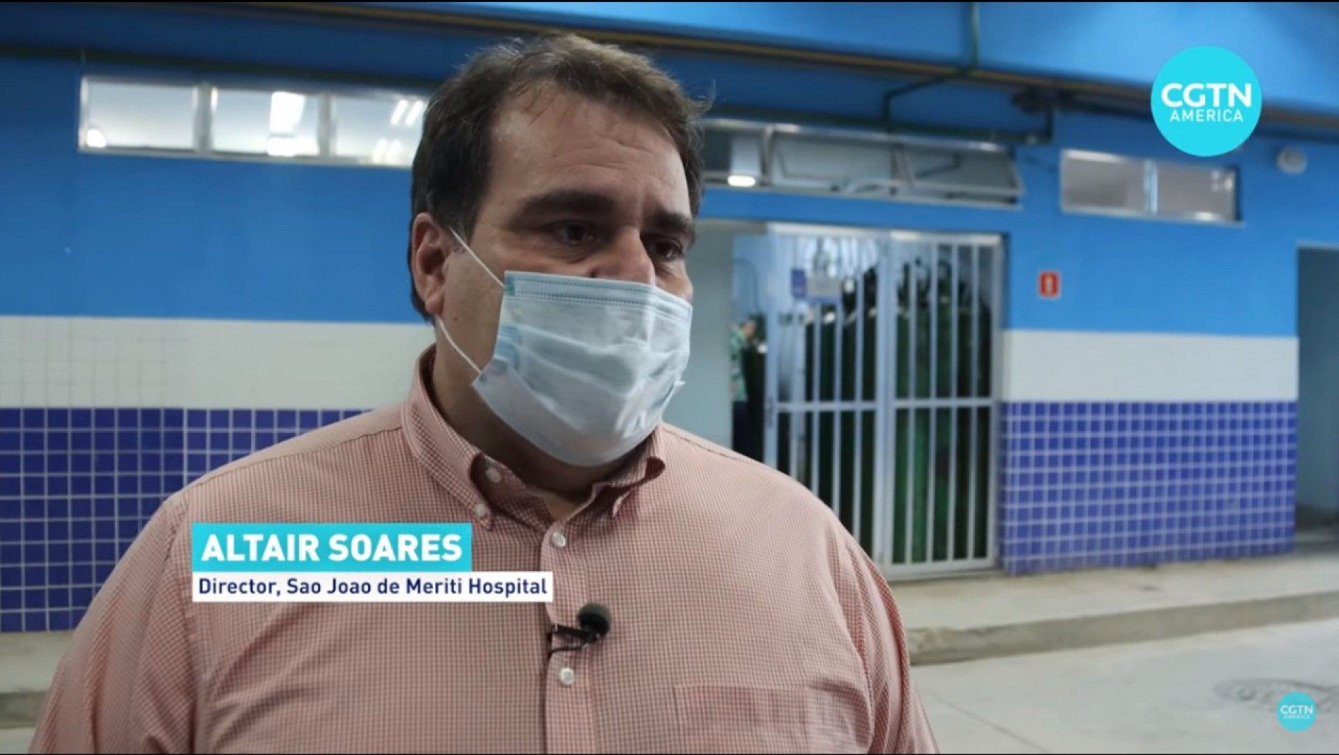 Gravação dos correspondentes da TV Chinesa CGTN com o diretor do hospital, Dr. Altair Soares - Divulgação