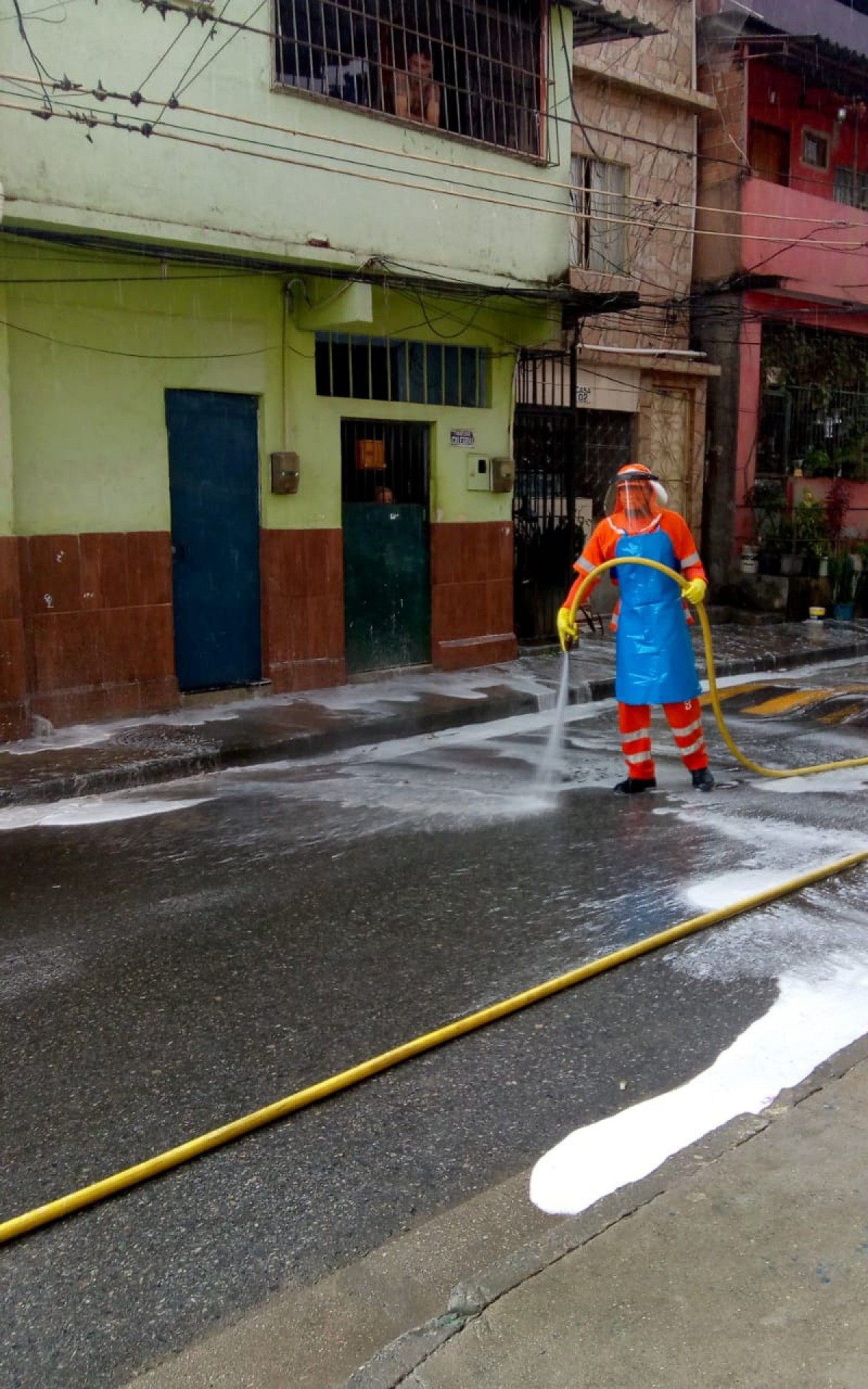 Vias ainda receberam lavagem hidr&aacute;ulica com &aacute;gua de reuso