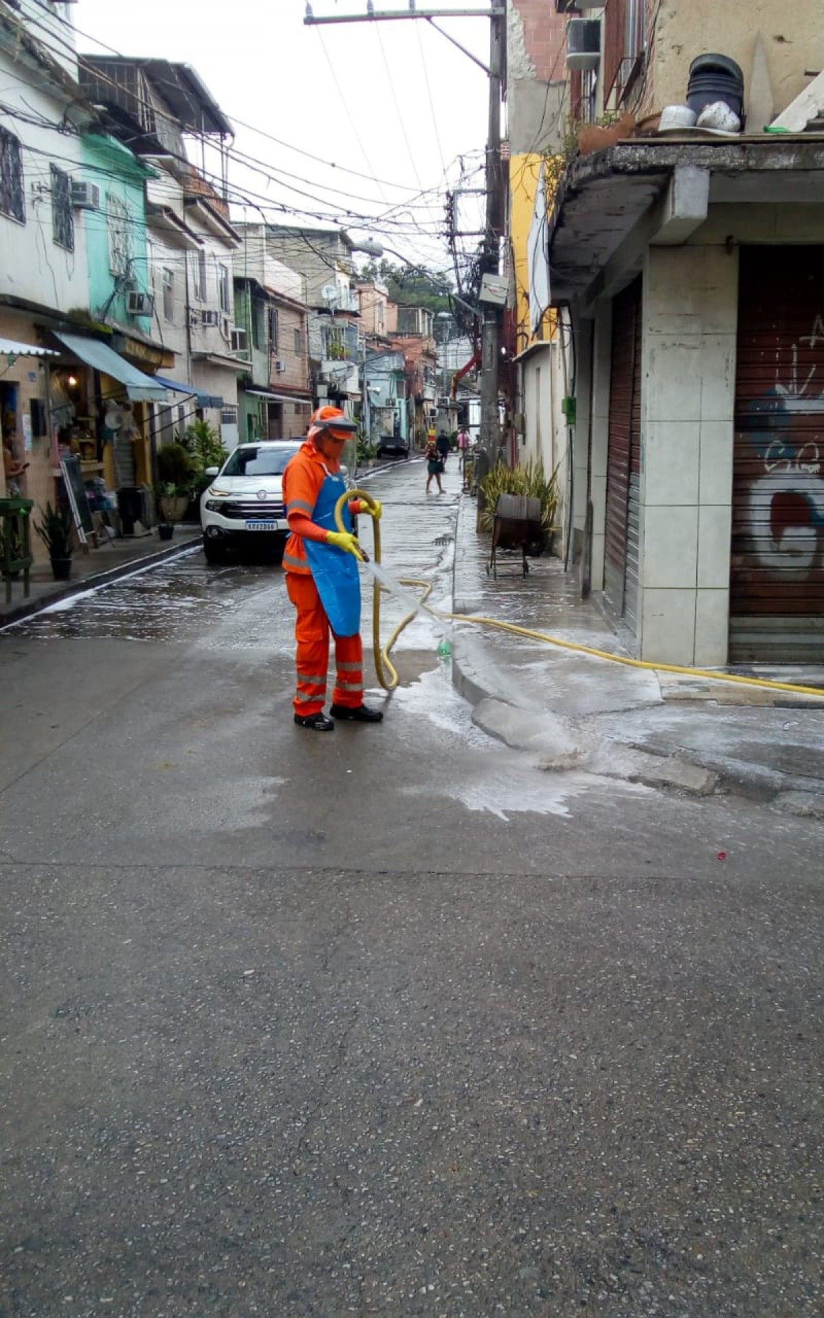 Trabalhos foram realizados por 18 garis