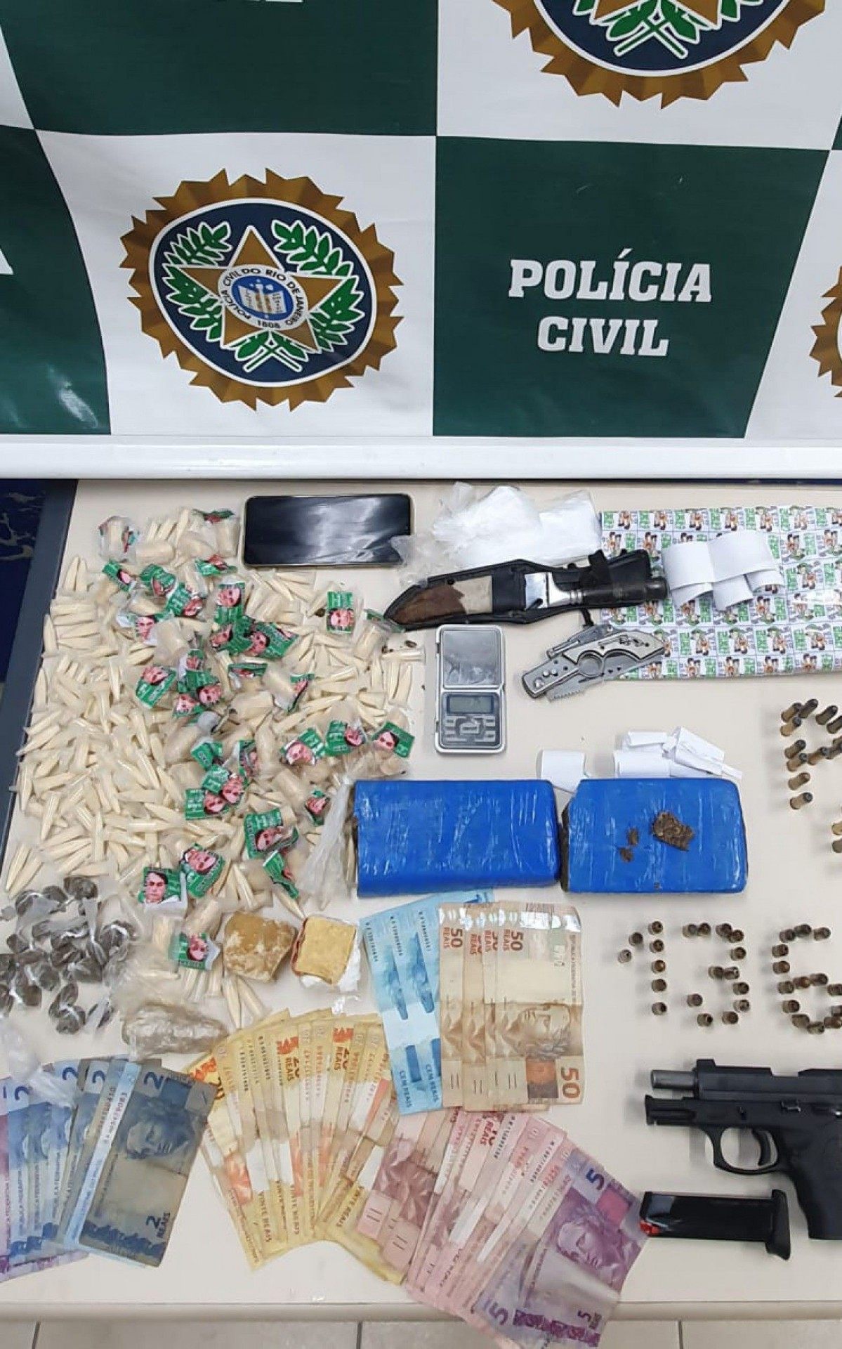 Santo Ant&ocirc;nio de P&aacute;dua: Dois presos em opera&ccedil;&atilde;o da 136&ordf; DP contra o tr&aacute;fico de drogas.