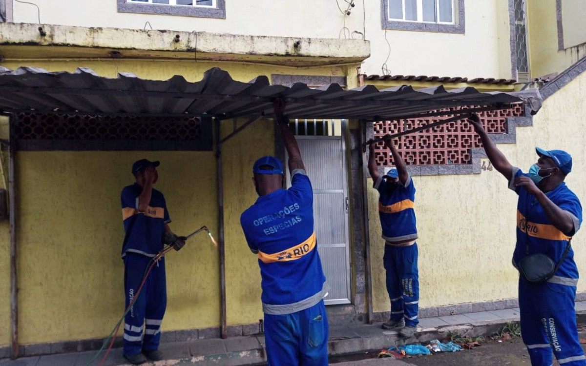 Estruturas ocupavam cal&ccedil;adas 