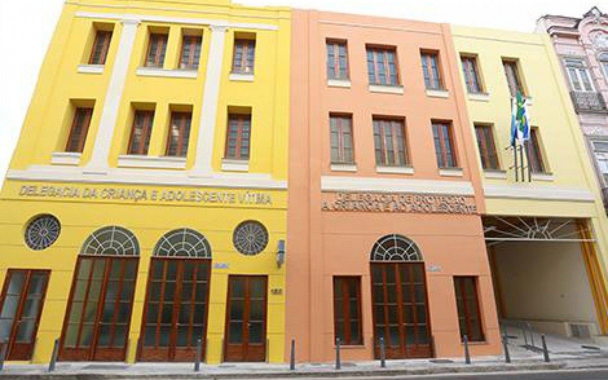 O homem que estava foragido responde por tr&aacute;fico de drogas e roubo.