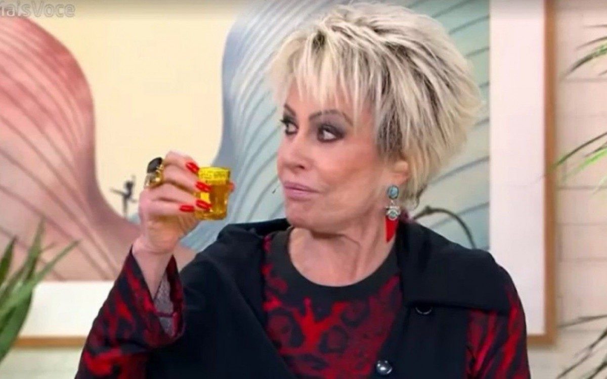 Ana Maria Braga se engasga ao tomar shot de vinagre no 'Mais Você' - Reprodução