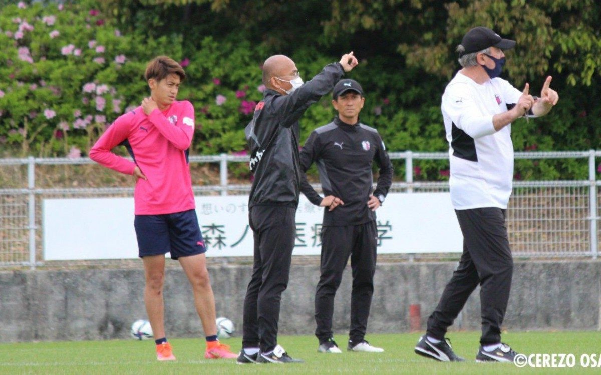 Dono de um curr&iacute;culo vencedor no Brasil, Levir Culpi, de 68 anos, abandonou a aposentadoria para assumir o Cerezo Osaka