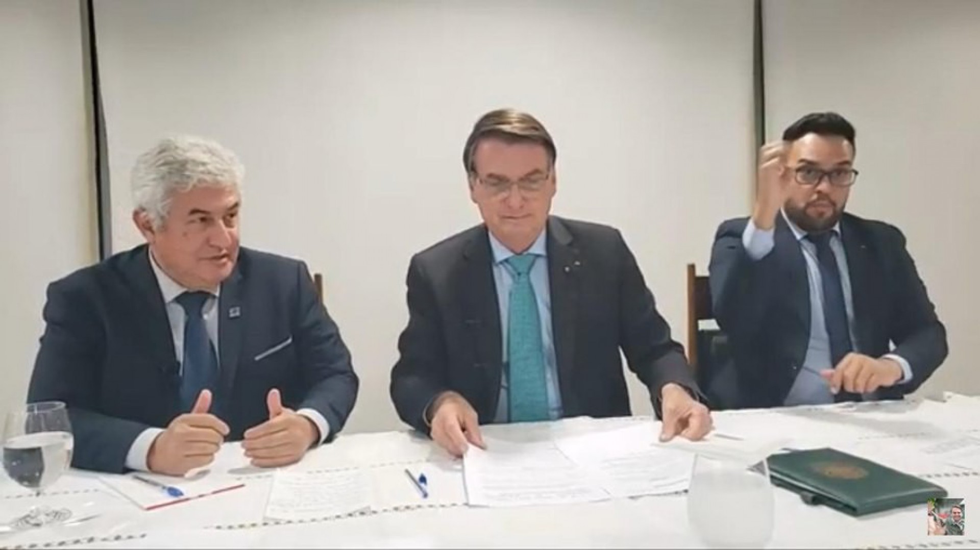 Bolsonaro em live ao lado de Marcos Pontes
 - Reprodução