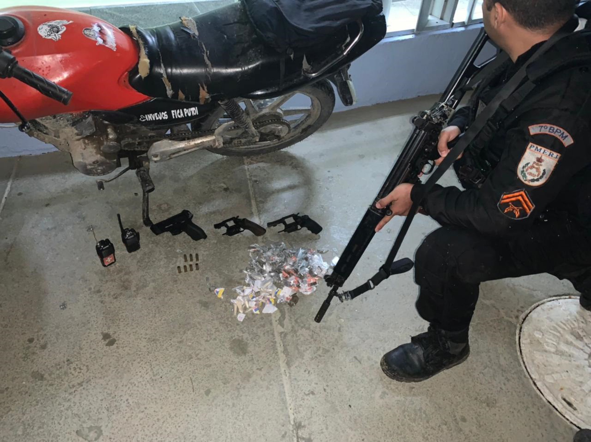 Tiroteio em S&atilde;o Gon&ccedil;alo termina com tr&ecirc;s suspeitos mortos