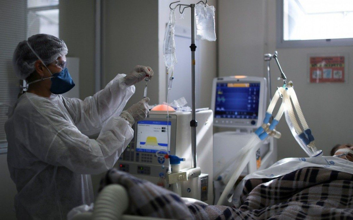 A m&eacute;dia m&oacute;vel de mortes ficou em 1.928 neste s&aacute;bado.