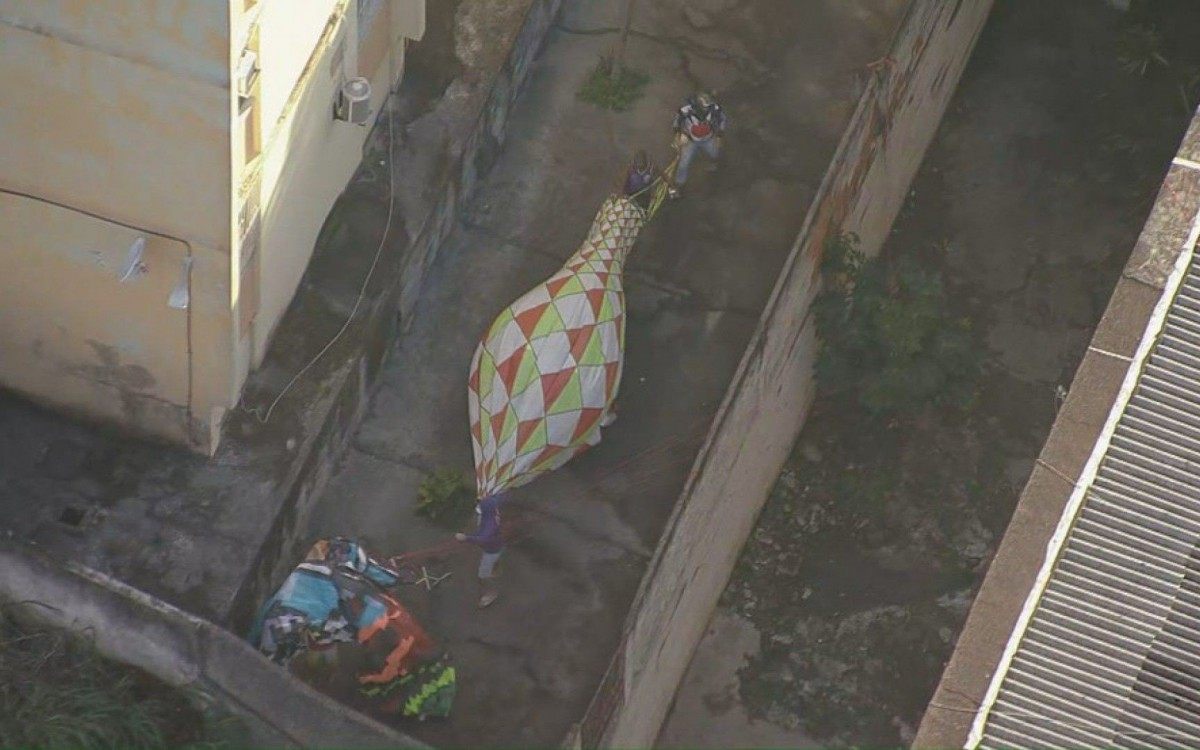 Baloeiros perseguiam os balões que caíam do céu - Reprodução/TV Globo