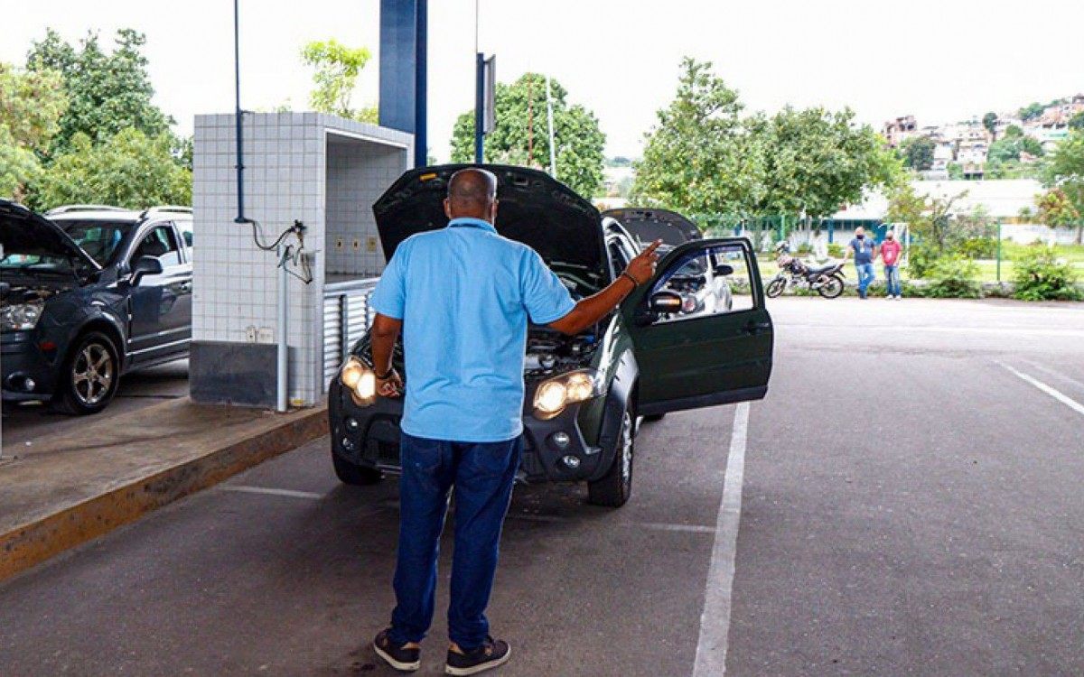 Para evitar aglomera&ccedil;&otilde;es, o atendimento precisa ser agendado pelo site do Detran (www.detran.rj.gov.br) ou pelo Teleatendimento