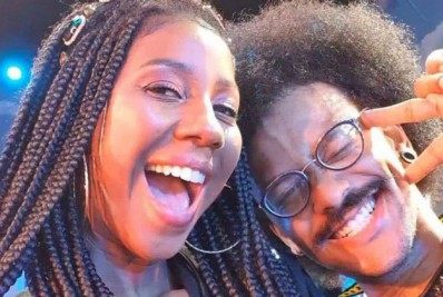 Ex-BBBs Camilla de Lucas e João Luiz curtem parque aquático no Ceará