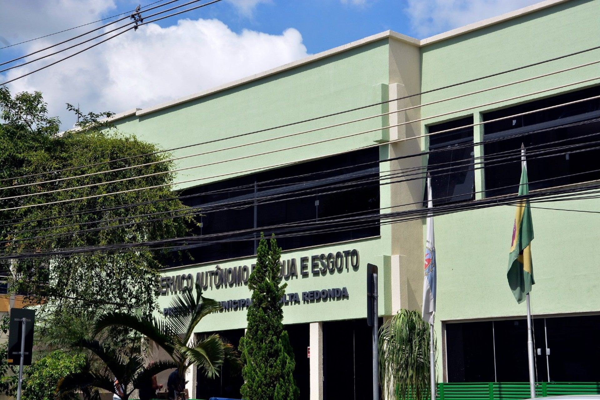 Rede de &aacute;gua rompe no bairro Retiro em Volta Redonda
