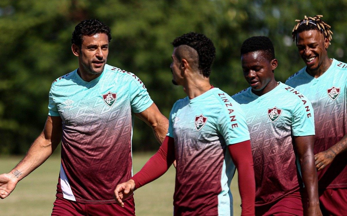 Fred, Eg&iacute;dio, Cazares e Abel Hern&aacute;ndez em treino do Fluminense