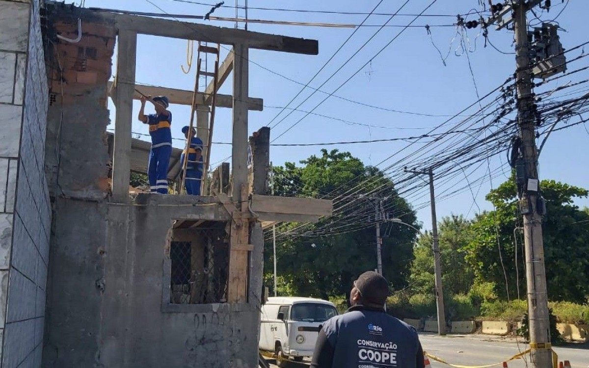 Secretaria removeu uma constru&ccedil;&atilde;o irregular na Rua Prefeito Ol&iacute;mpio de Melo, no bairro Vasco da Gama, na Zona Norte do Rio