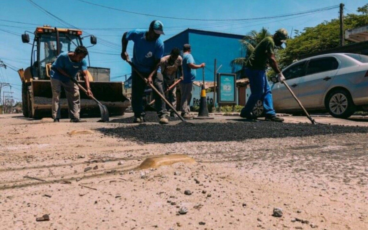 Intensificando a opera&ccedil;&atilde;o tapa-buracos na cidade, que vem sendo realizada desde o in&iacute;cio do ano