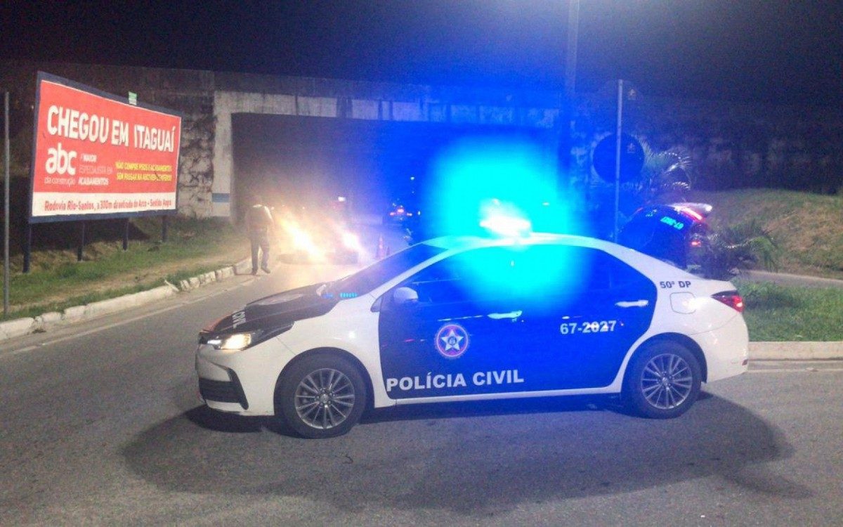 Barreira no acesso de entrada ao Ca&ccedil;&atilde;o: policiais controlavam entrada e sa&iacute;da para checar ilegalidades