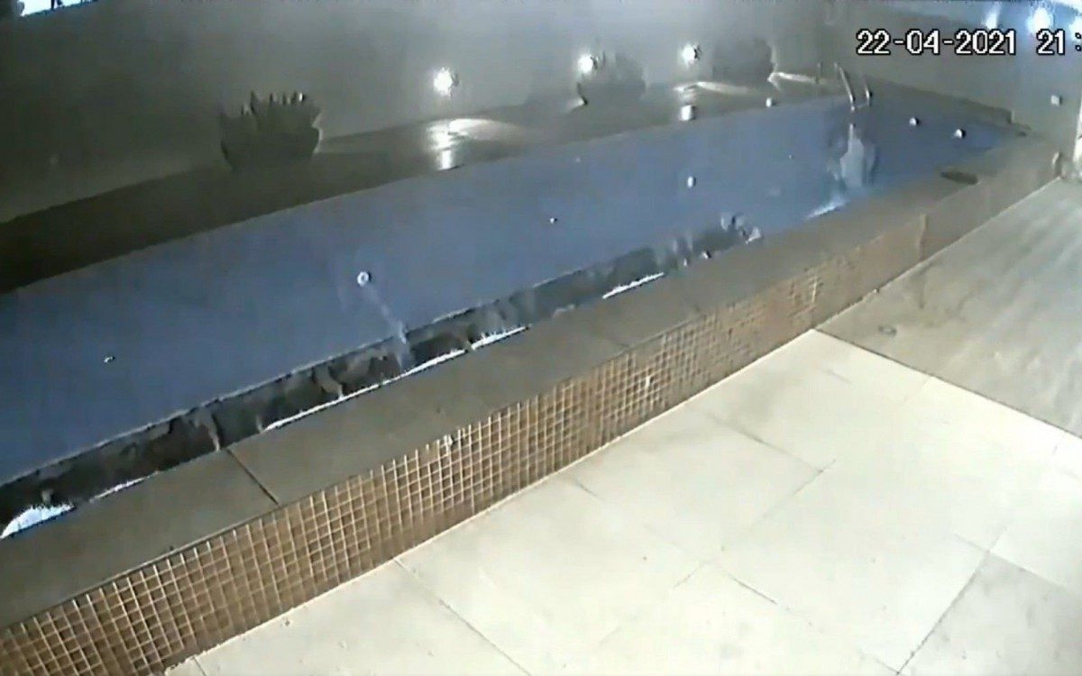 Moradores escutaram um estrondo e sentiram cheiro de g&aacute;s ap&oacute;s queda da piscina