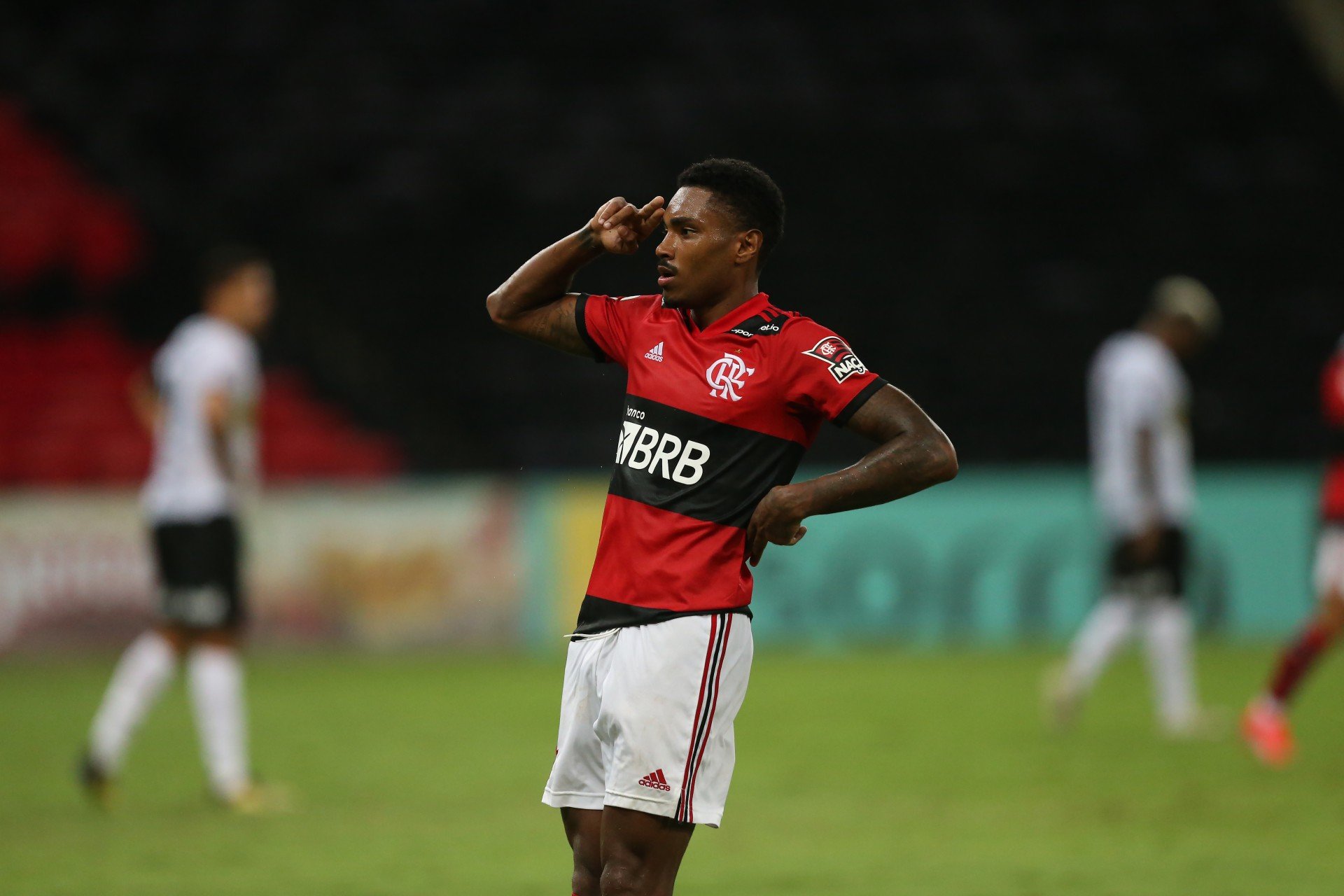 Flamengo informa que três jogadores operaram joelho nesta terça-feira