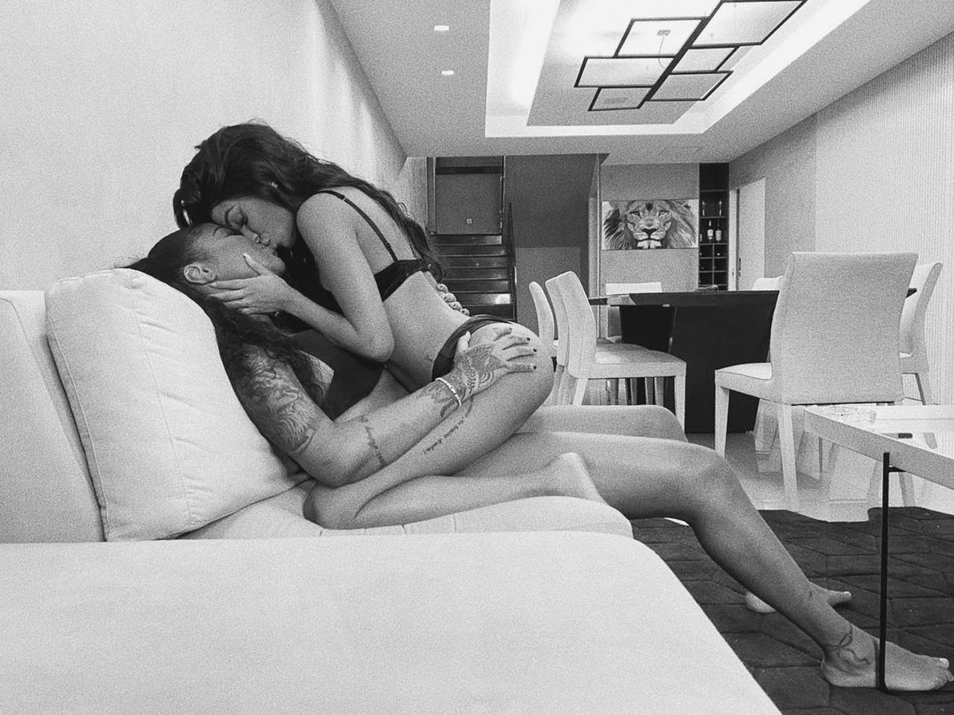 Esposa de Ludmilla posta foto ousada e faz declaração no aniversário da cantora