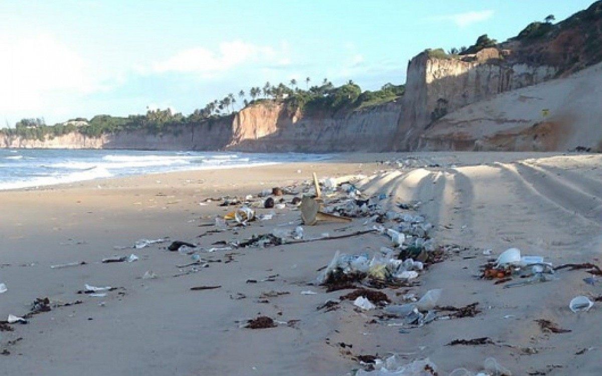 No RN, pelo menos quatro munic&iacute;pios t&ecirc;m praias com areias cheias de res&iacute;duos