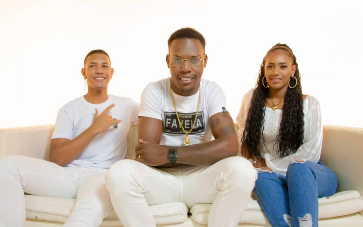 Mc Kekel homenageia m&atilde;e falecida em m&uacute;sica e chama irm&atilde;os para participar do clipe 