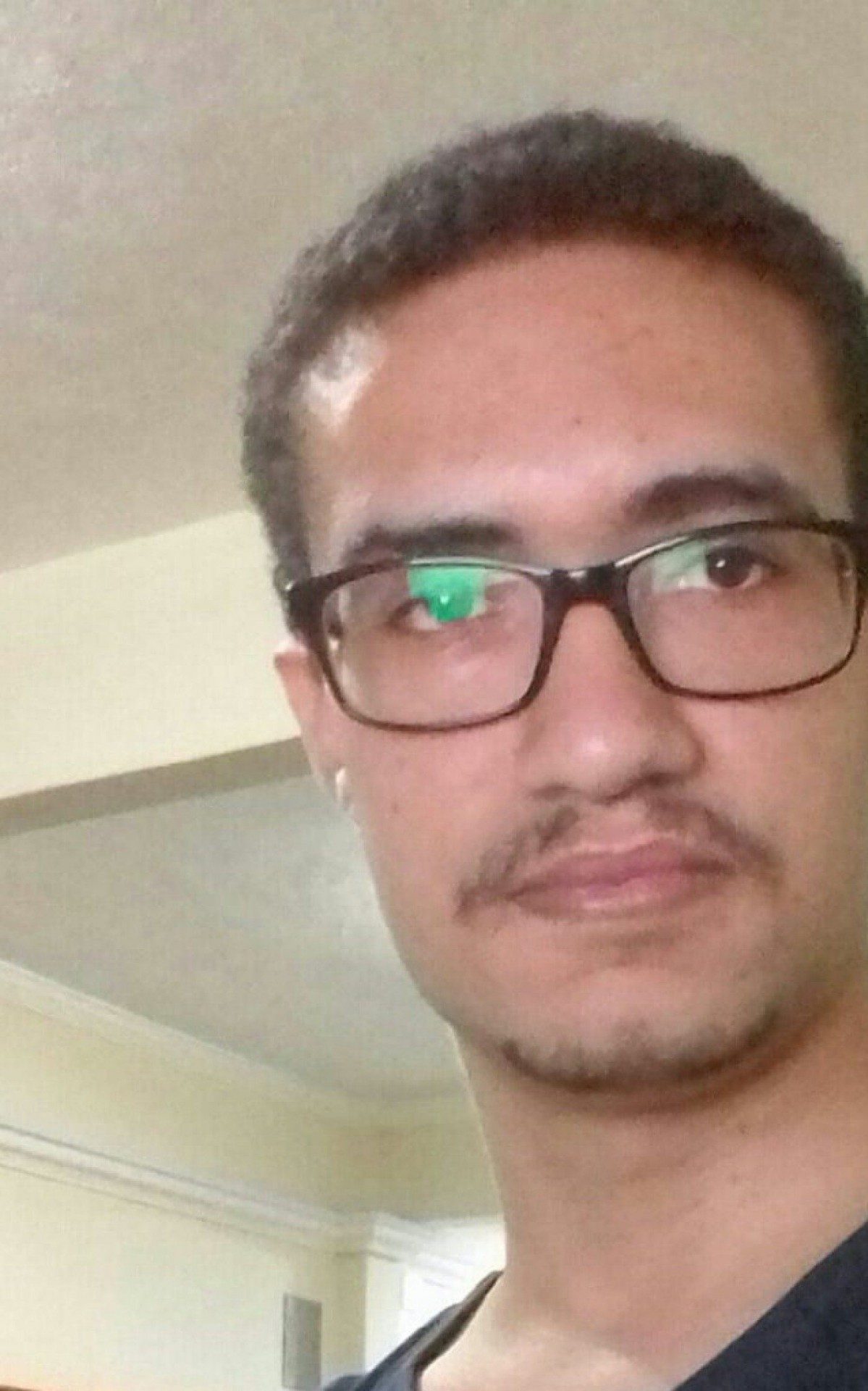 O universit&aacute;rio Jochen Ferreira, de 25 anos, est&aacute; desaparecido desde a manh&atilde; do &uacute;ltimo domingo, ap&oacute;s escrever carta de despedida e sair de casa, em Sulacap, na Zona Oeste     