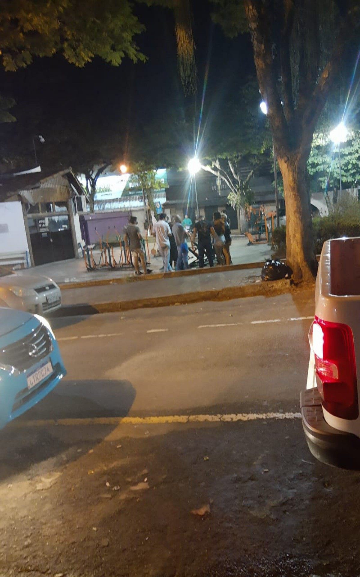 For&ccedil;a-tarefa de Volta Redonda dispersa aglomera&ccedil;&otilde;es em pra&ccedil;as durante o fim de semana