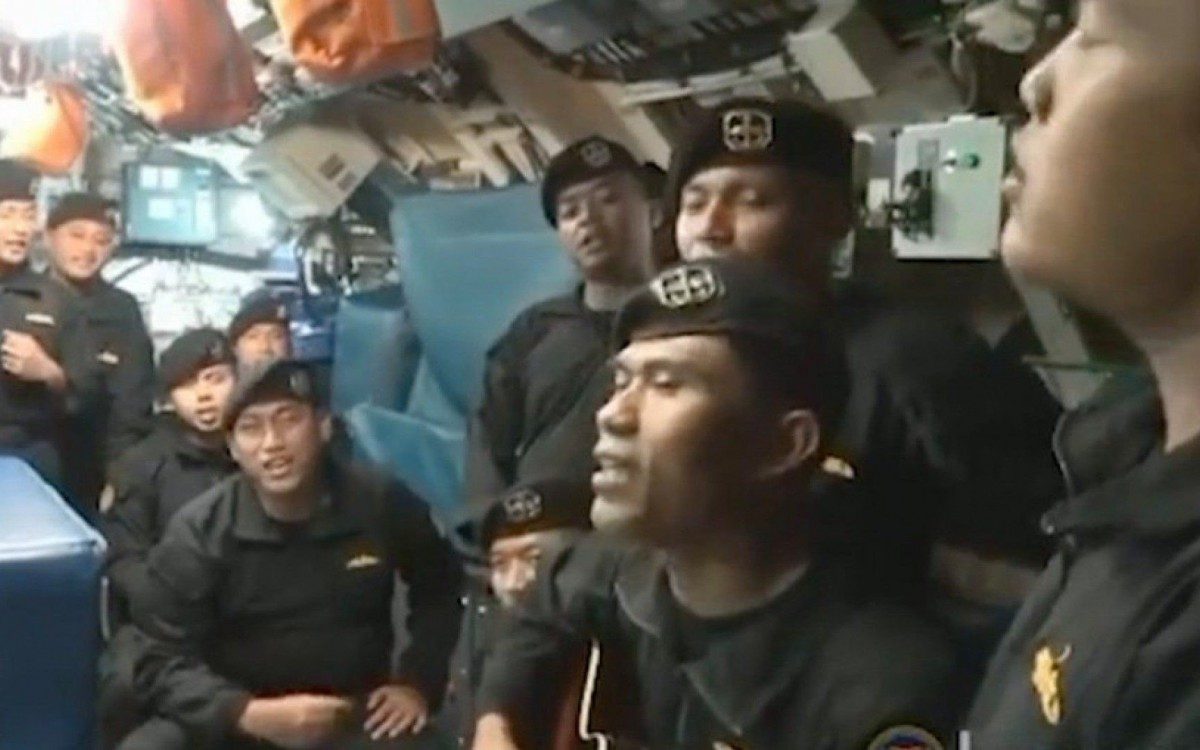 Tripula&ccedil;&atilde;o de navio Indon&eacute;sio que naufragou matando todos os tripulantes
