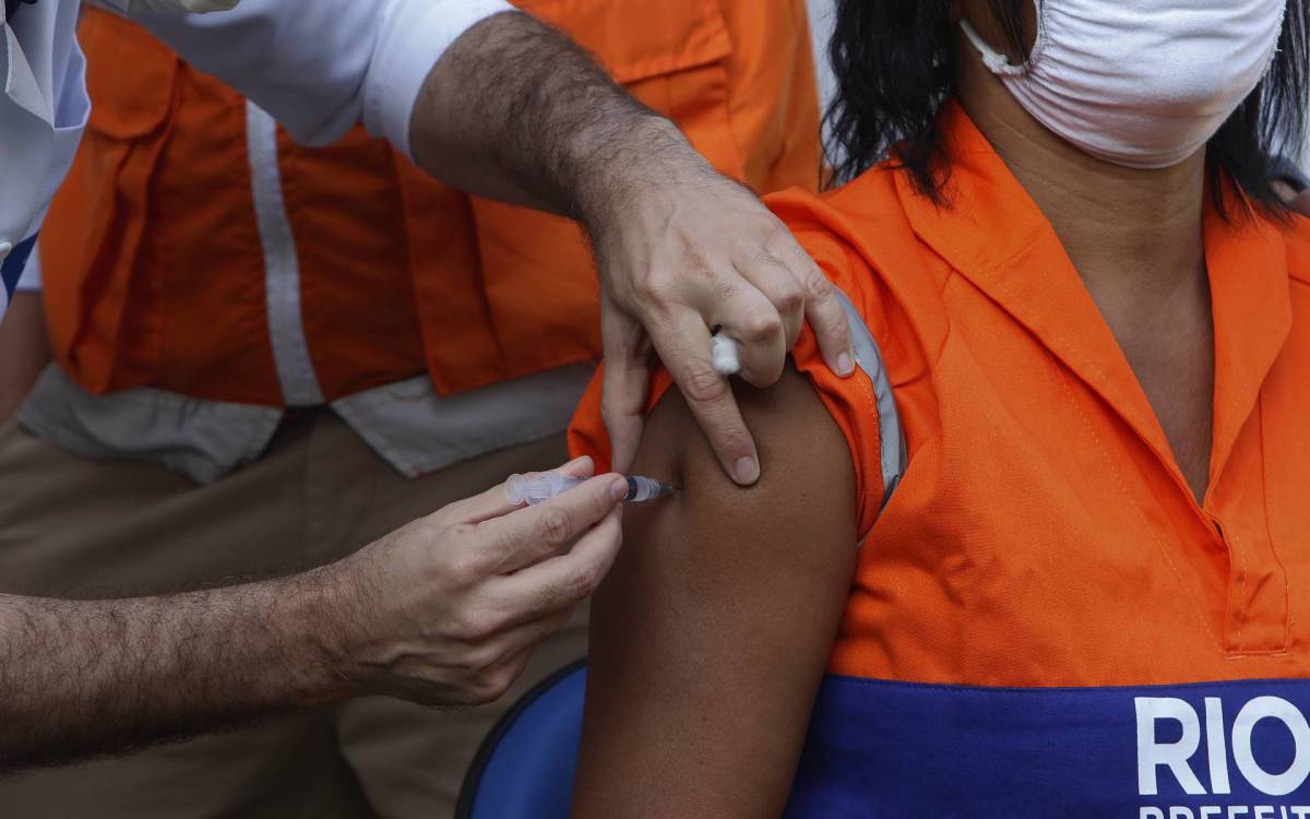 Vacina&ccedil;&atilde;o deve respeitar o escalonamento de faixa et&aacute;ria