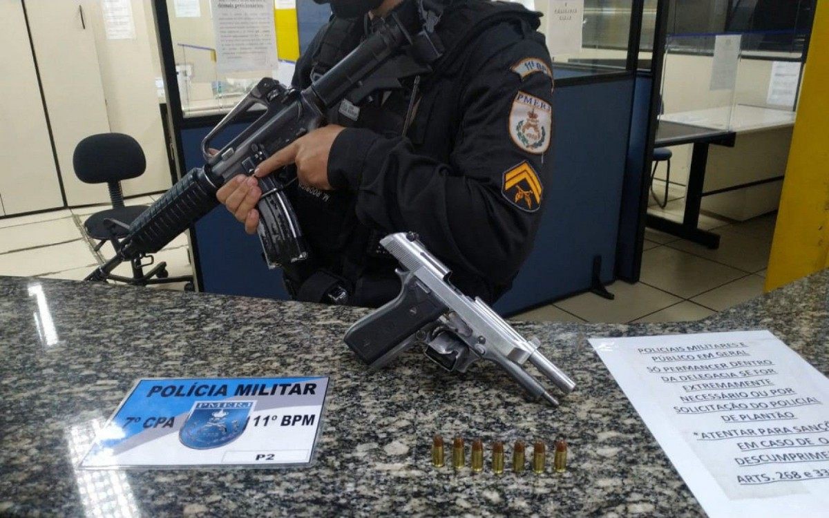 Arma apreendida com suspeito de envolvimento com o tr&aacute;fico