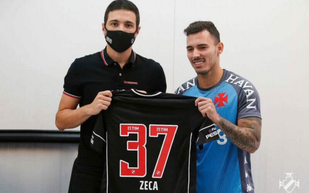 Zeca e P&aacute;ssaro na apresenta&ccedil;&atilde;o oficial do lateral